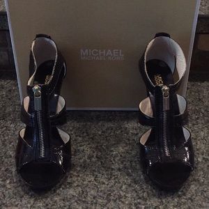 MICHAEL KORS BLACK BERKLEY T STRAP